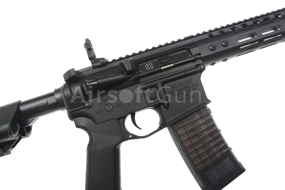 src_CM_NOV_NSR135_BK_6.jpg